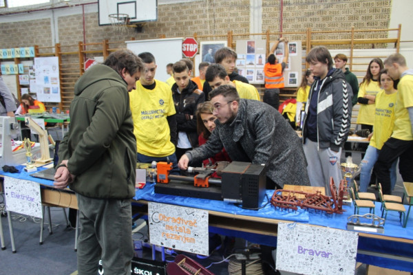 Otvoren 5. Sajam srednjih škola i zanimanja /FOTO/