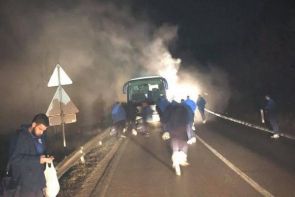 Zapalio se autobus koji je prevozio fudbalere Radnika iz Bijeljine