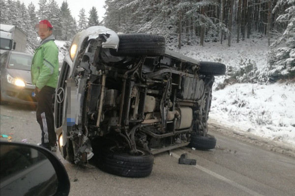 Prevrnuo se automobil, među povrijeđenima i dijete