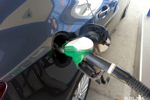 Optužen da je umjesto u službeni auto, pet litara goriva nasuo u kanister