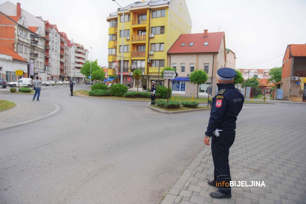 VOZAČI STRPLJENJE U NEDJELJU Trka „Deda mrazeva“ zatvara centar Bijeljine /FOTO/