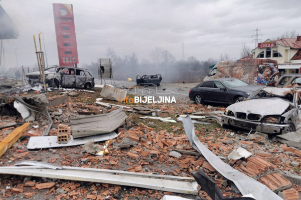 STRAVIČNE FOTOGRAFIJE SA LICA MJESTA Najmanje jedna osoba poginula, više povrijeđenih FOTO | VIDEO