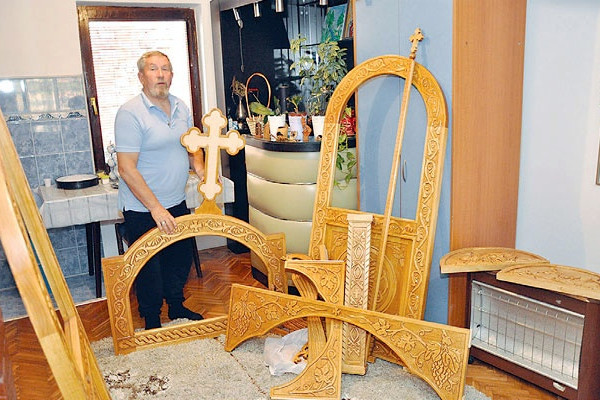 Dušan je samouki umjetnik, a njegova djela imaju brojni državnici i crkveni velikodostojnici