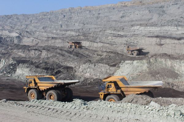 Ugljevik: Pukla guma na damperu, šest osoba povrijeđeno