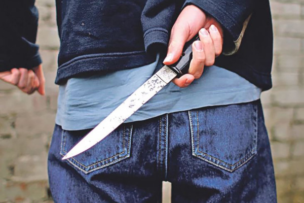 Rus nožem napao državljanina BiH nakon što su zajedno pili i drogirali se