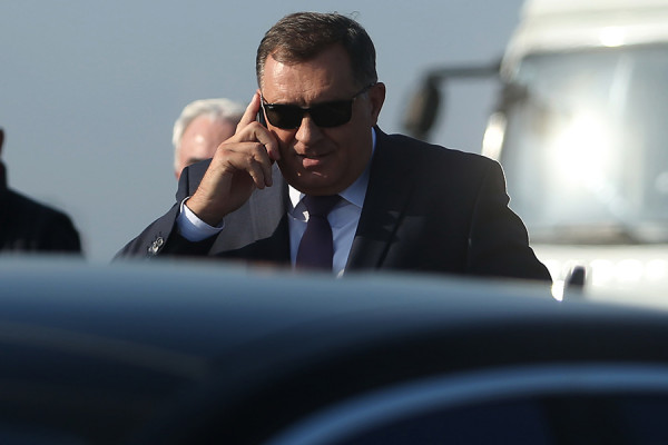 Dodik je prvi u Republici Srpskoj IMAO MOBILNI TELEFON