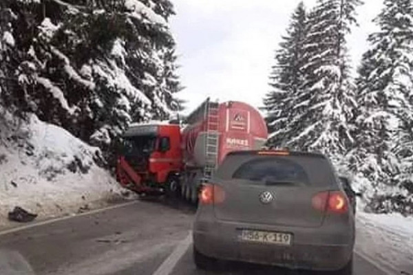 Detalji tragedije u Olovu: Krenuli s unukom na doček Nove godine i poginuli