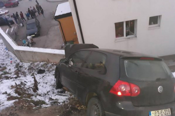 Bizarna nesreća u Kaknju: Automobil bez vozača survao se niz padinu i udario pješaka