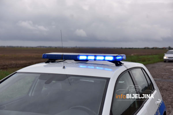 Velika Obarska: Automobilom udario u betonsku banderu