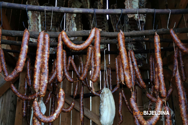 Lopovi odnijeli 70 kilograma suvog mesa