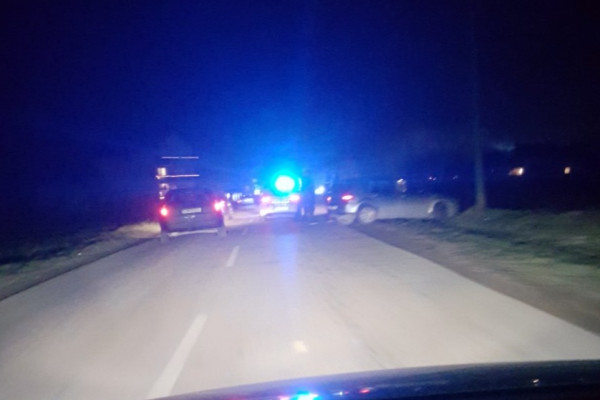 Velika Obarska: Vozač povrijeđen pri slijetanju auta na putu