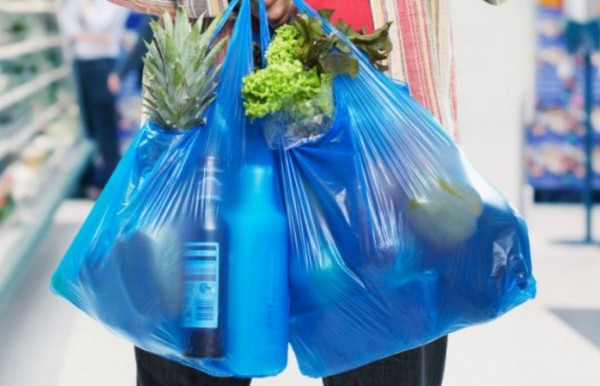 Trajno rješenje ili dodatni izvor zarade: Trgovački lanci u Srpskoj naplaćuju plastične vrećice