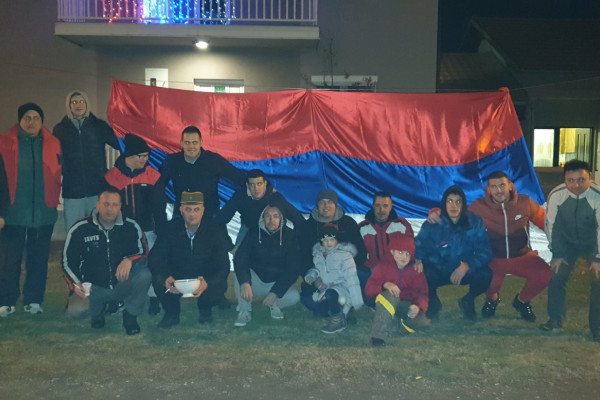 REPUBLICI ZA ROĐENDAN Mještani bijeljinskog naselja Koviljuše obilježili Dan Republike Srpske /VIDEO/