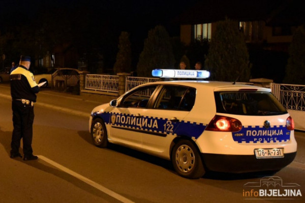 Još jedna nezgoda u Ruhotini: Pijani vozač se tokom uviđaja zakucao u kolonu