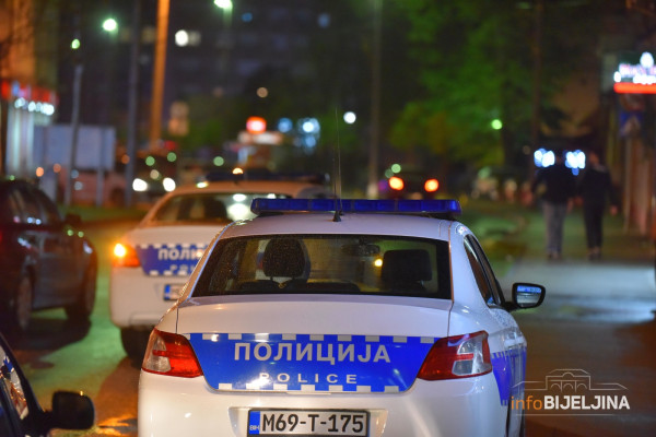 BRZI VOZ UDARIO AUTO U BANJALUCI Mlađa žena poginula, muškarac davao znakove života