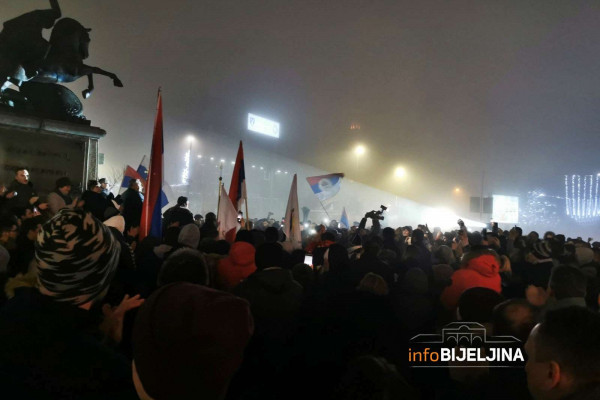 Bijeljinci uputili podršku SRPSKOM NARODU i svetinjama u Crnoj Gori /VIDEO/