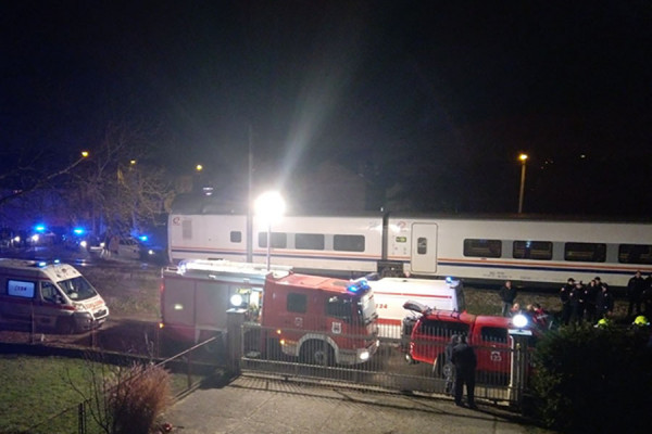 Preminuo vozač automobila koji je udario brzi voz