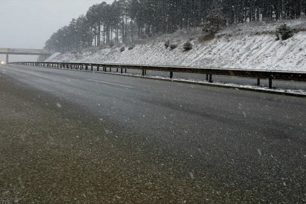 Oprezno zbog poledice, snijeg u toku noći