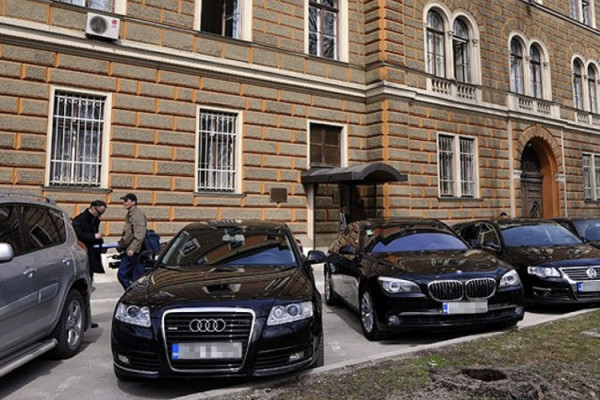 Zloupotrebu službenih automobila biće teško iskorijeniti