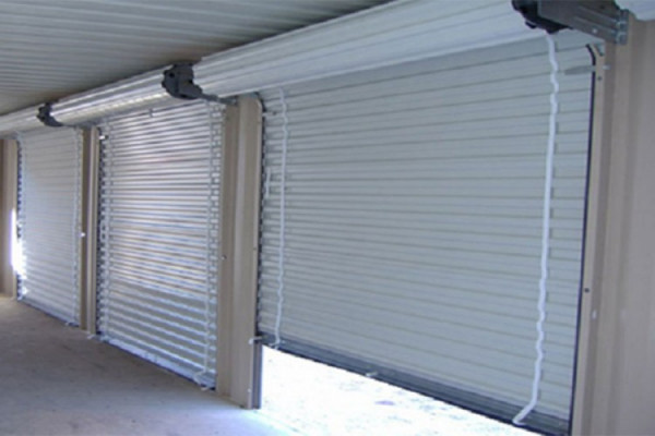 Poginuo popravljajući rolo-vrata