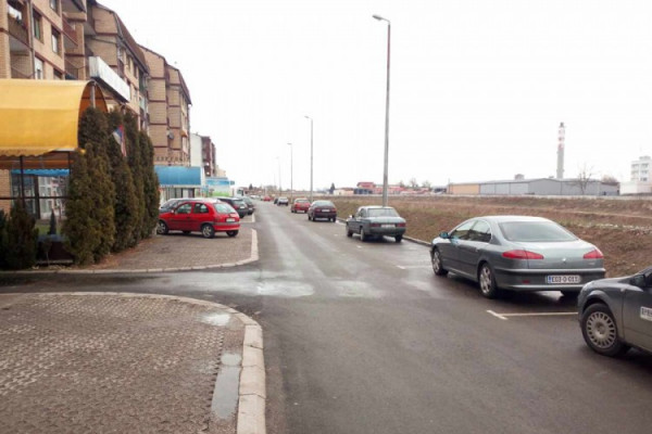 U haustoru zgrade u Derventi pronađena napuštena beba