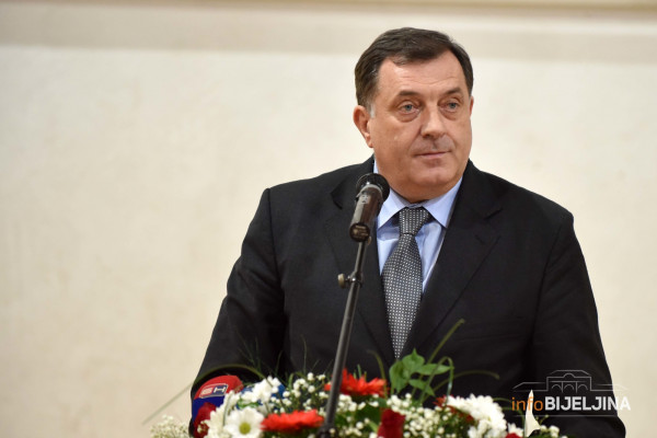 Dodik: 800 miliona evra za projekte