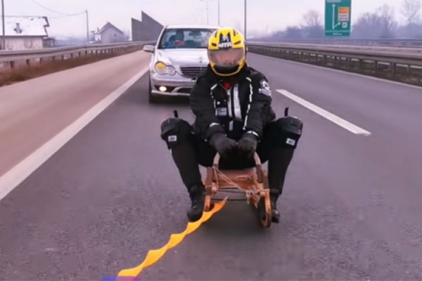 Prekršajna prijava i novčane kazne sa sankanje na autoputu