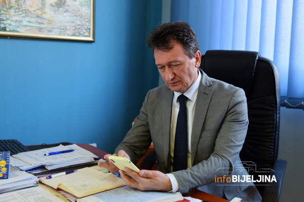 Vasilije Perić, načelnik opštine Ugljevik: Sugrađani mi mogu pisati na Facebook i Instagram, lično ću im odgovoriti /VIDEO/