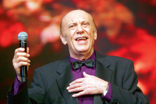 Tozovac više neće moći da pjeva: Ljekari mu tokom operacije upropastili glasne žice