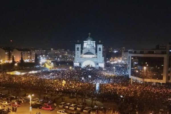 Podgorica piše istoriju: Oko hrama 60.000 ljudi