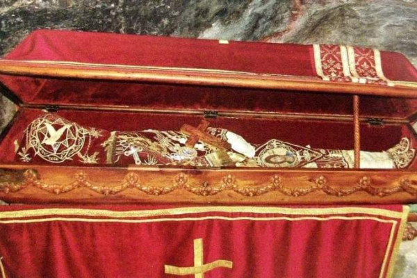 Đukanović mošti Svetog Vasilija nazvao kostima