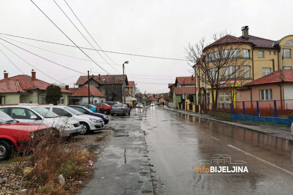 POTRAGA ZA RAZBOJNICIMA Glumili poštare, pretukli i vezali ženu /FOTO/