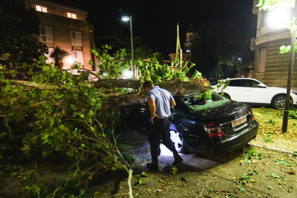 Dvije osobe poginule u olujama: Snažan vjetar hara centralnom i južnom Evropom