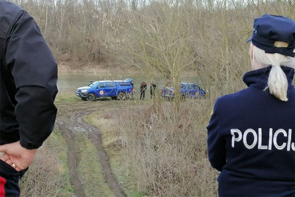 Ronioci u Savi pronašli vozilo s tijelom jedne osobe
