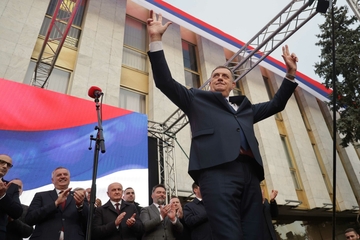 Dodik: Nisu mogli da sve strpaju u sudnicu, pa su izabrali mene