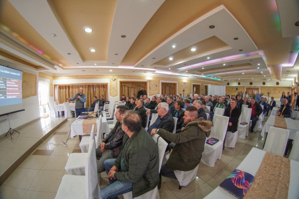 Mikrofin u Bijeljini organizovao seminar za mljekare /FOTO/