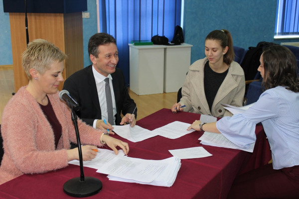 Potpisani ugovori o stipendiranju 63 studenta