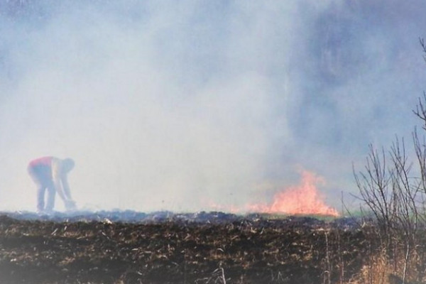 Modričanin palio njivu, vatra mu "uhvatila" noge