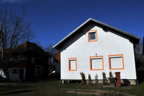 NOVI DETALJI UBISTVA U UGLJEVIKU Starca udavio komšija pa ga zaključao u kuću?