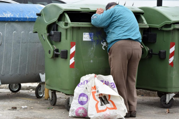 Političari milioneri, a sirotinja nema snage da se buni