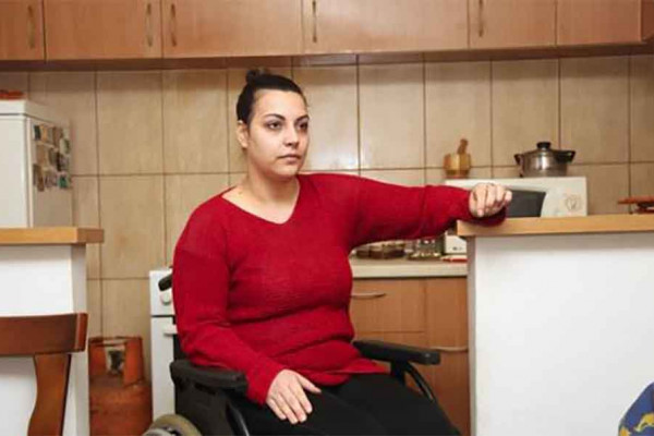 U Marinu je bivši momak ispalio četiri metka i sada se herojski bori da ustane iz kolica