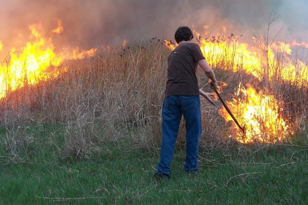 PU Bijeljina: Oprez pri spaljivanju korova
