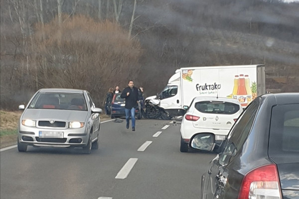 EPILOG SAOBRAĆAJKE KOD UGLJEVIKA Trogodišnje dijete sa teškim povredama prevezeno u Beograd