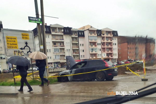 U Bijeljini zapaljen automobil /FOTO/