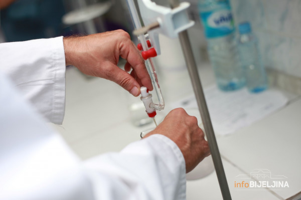Stabilno stanje oca i sina iz Banjaluke, koji imaju virus korona