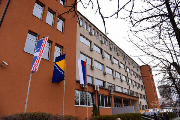 Bijeljinac lažno prijavio krađu: Iznajmio “mercedes” iz renta kar agencije pa ga PRODAO u Srbiji