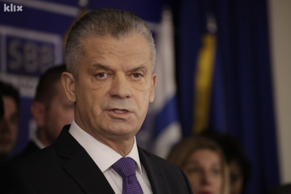 Radončić: Ministarstvo će podržati zabranu ulaska u BiH ljudima iz zaraženih područja