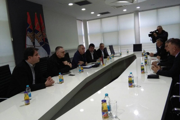 MIĆIĆ NUDIO KOMPROMIS Detalji današnje sjednice Predsjedništva SDS