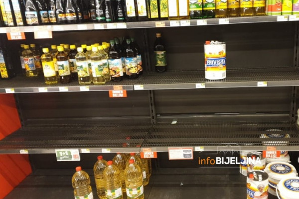 PRAZNE POLICE U BEČU Građani „okupirali“ markete i prodavnice /FOTO/