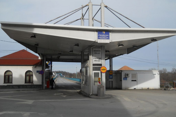 Obavezno popunjavanje sanitarnog obrasca na prelazu u Brčkom